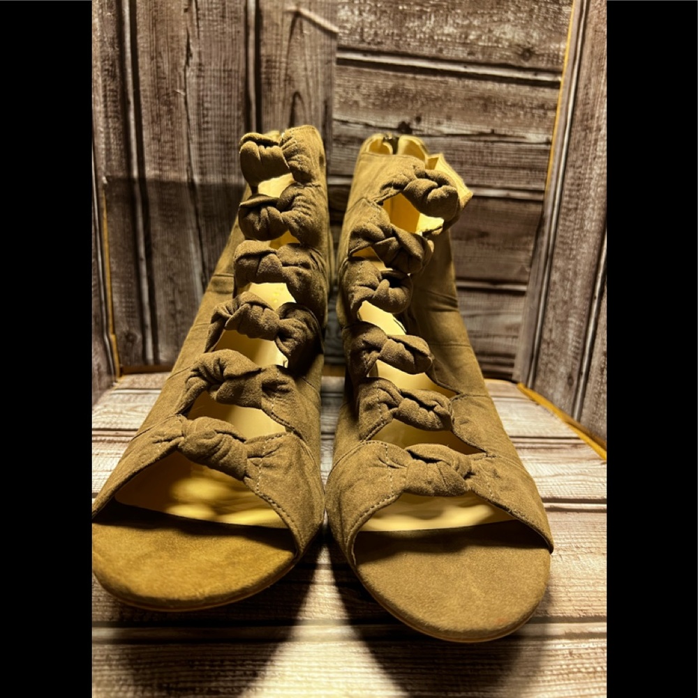 Metaphor woman’s Chelsea ankle  boots